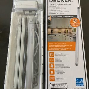 NOT FOR SALE Black and Decker plug in under cabinet lighting.
